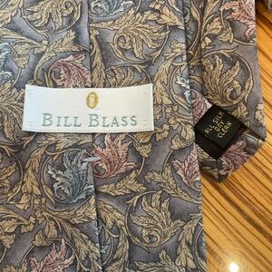 Bill Blass 100% Silk Tie with Floral Design